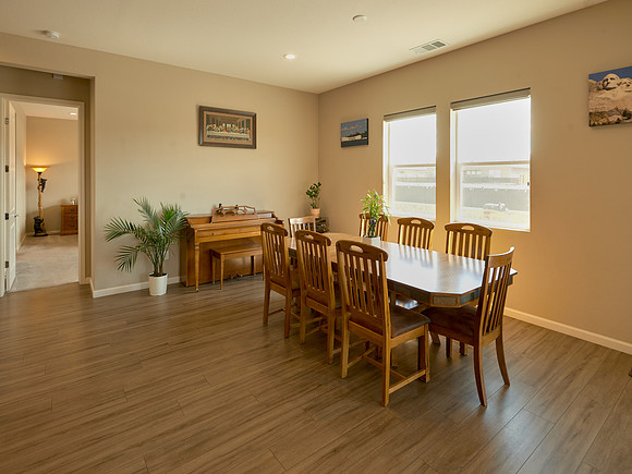 Dining1